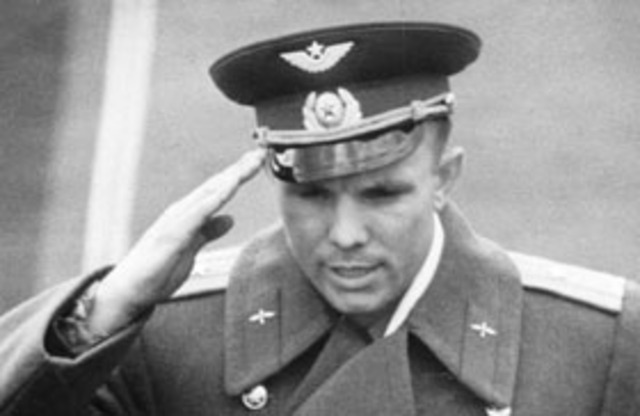 написал рапорт о желании приносить пользу в исследовании космического пространства