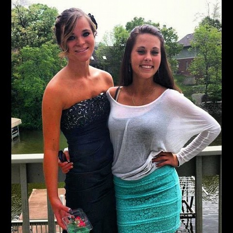 Hace dos meses que mi hermana y yo fuimos a la fiesta.