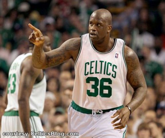 Shaq sings with Celtics