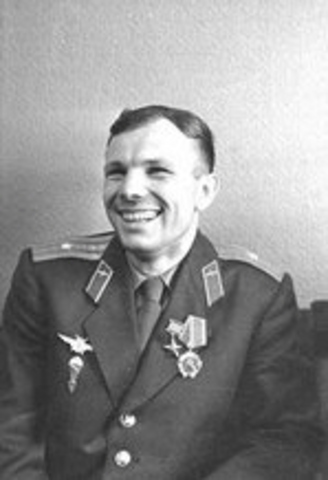 Гагарин узнает об официальном решении комиссии о своем полете в космос