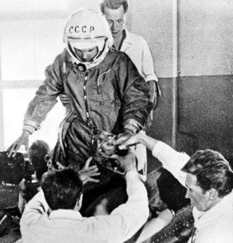 Примерка скафандра