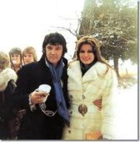 Elivis proposes to Ginger.