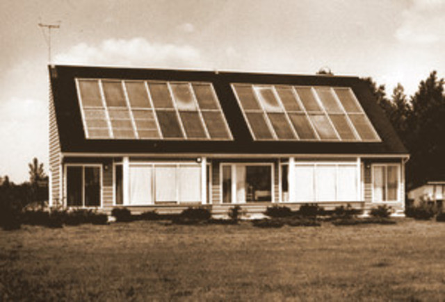 The University of Deleware build solar one, one of the world's first photovoltaic residences