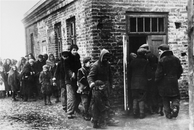 The first Polish ghetto is established.