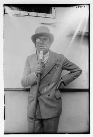 The Jazz Singer  begins the era of  ‘talking pictures’  and the end of  silent movies