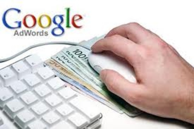 Es posa en funcionament Google AdWords amb 350 clients.