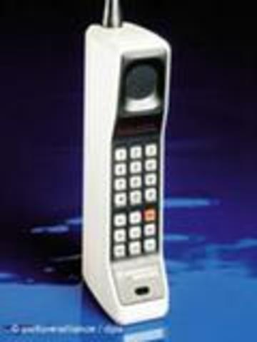 Η εφεύρεση του κινητού τηλεφώνου.