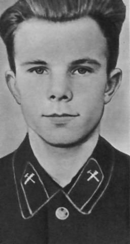 Призвание в ряды Советской Армии и учеба в Чкаловском военно - авиационном училище летчиков имени К.Е.Ворошилова.