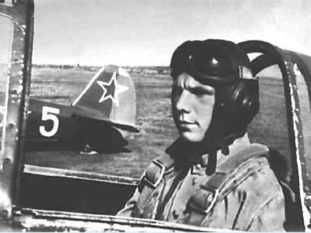 Окончание Чкаловского военно – авиационного училища летчиков имени К.Е. Ворошилова.