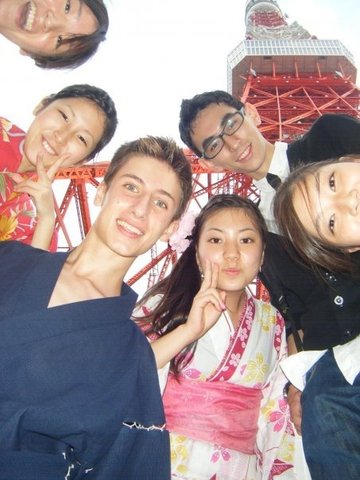 Vivió en Japón por un poco.