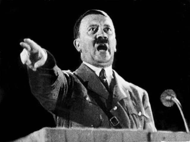 Hitler blir diktator.