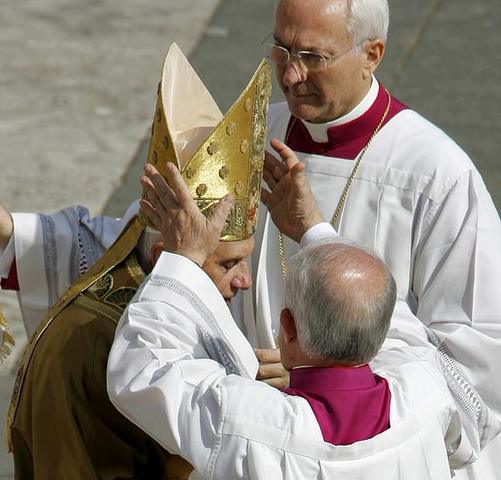 Inicio de su pontificado con una homilía