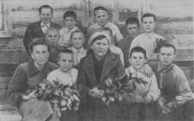 Для себя он решил, что если уедет из Гжатска, то только в Москву. Он не был там никогда, но был влюблен в этот город.