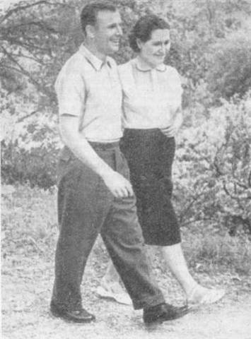 В 1957 году Гагарин женился