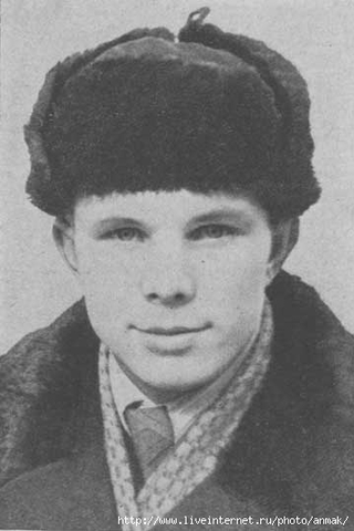 Ю.Гагарин - студент Саратовского индустриального техникума
