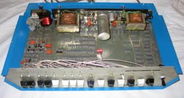 John Blankenbaker presenta el Kenbak-1