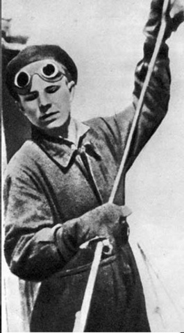 Окончил Люберецкое ремесленное училище№10.Школа рабочей молодёжи