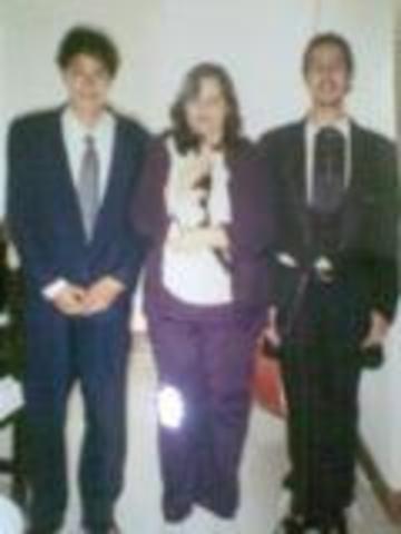 Concluye  su bachillerato mi hijo Gustavo