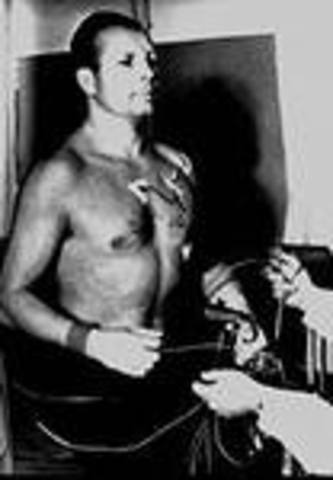 Зачислен в группу для подготовки к первому пилотируемому полету