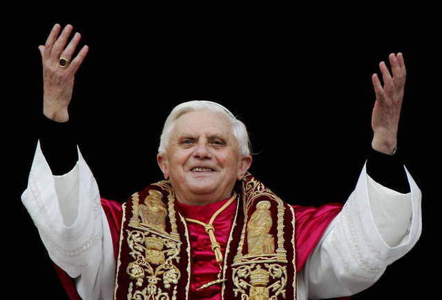Ratzinger es elegido Papa