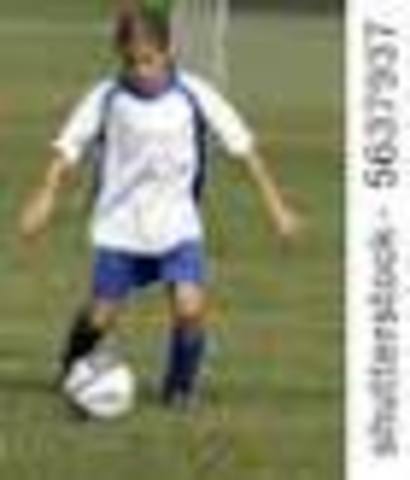 Empecé a jugar fútbol hace dose años.