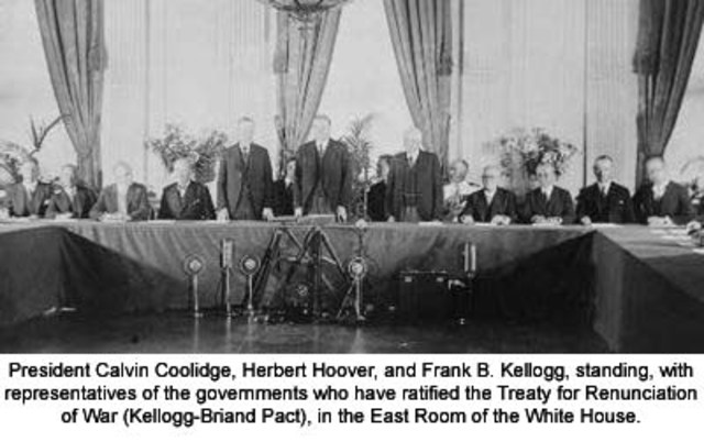 US Signs the Kellogg-Briand Pact