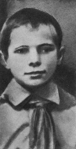 Юрий Гагарин пошёл в школу