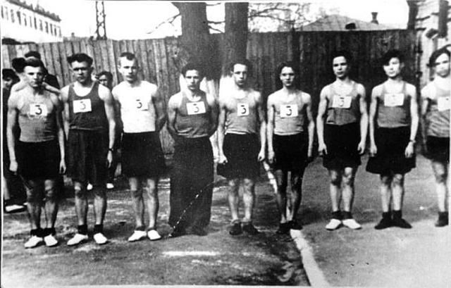 Гагарин окончил шестой класс Гжатской средней школы