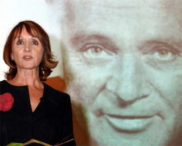 Richard Burton bust unveiled at Royal Welsh College of Music and Drama