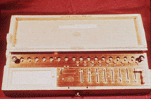 создан механический арифмометр