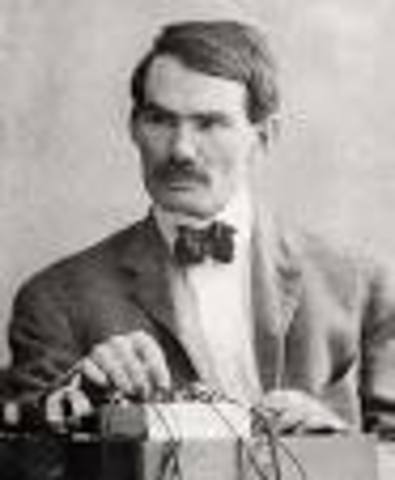 Lee De Forest invents the vacuum tube