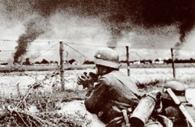 Germans capture Warsaw from Russia