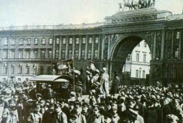 Bolsheviks win control of Petrograd Soviet