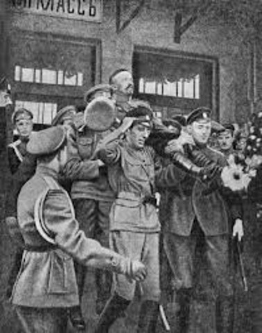 Bolsheviks win control of petrograd soviet