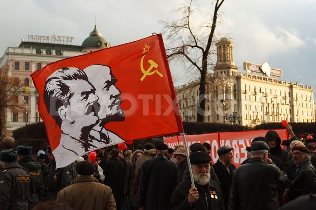 The Bolsheviks begin