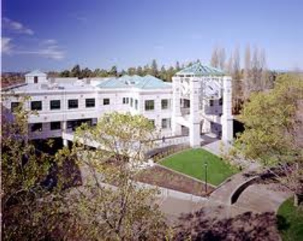 fue ascendida Profesor de Estudios Interdisciplinarios de la Escuela de Estudios Liberales Hutchins en Sonoma State University