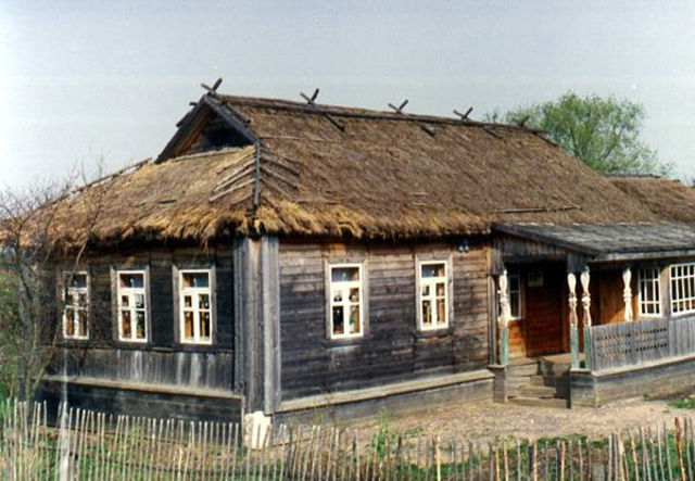 родился в деревне Клушино