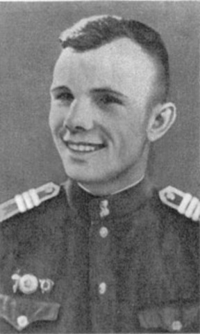 призван в армию и отправлен в Чкалов