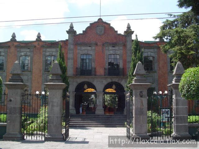 ESCUELA DE MUSICA (EMET)