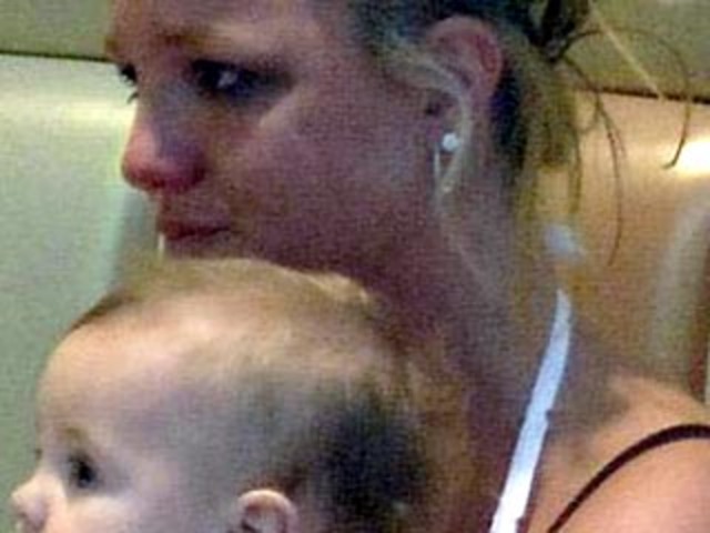 Федеральный суд Лос-Анджелеса передал право опеки над детьми Кевину Федерлайну