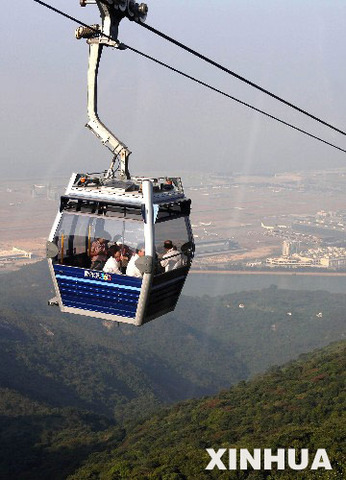 昂坪纜車食寒風半天吊