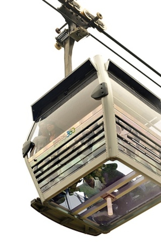 約400名乘客被困車廂13分鐘