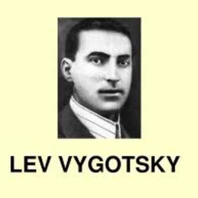 Timeline: Teoría Sociocultural: Lev Vygotsky