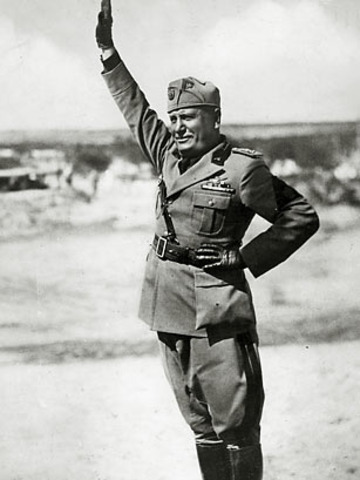 Mussolini re-establishes a Fascist government