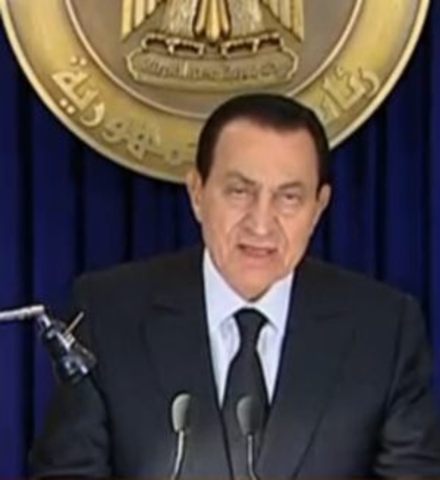 Mubarak dismisses his Cabinet