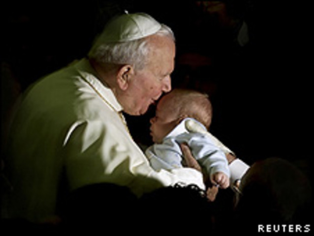 João Paulo II é beatificado diante de 1 milhão de fiéis