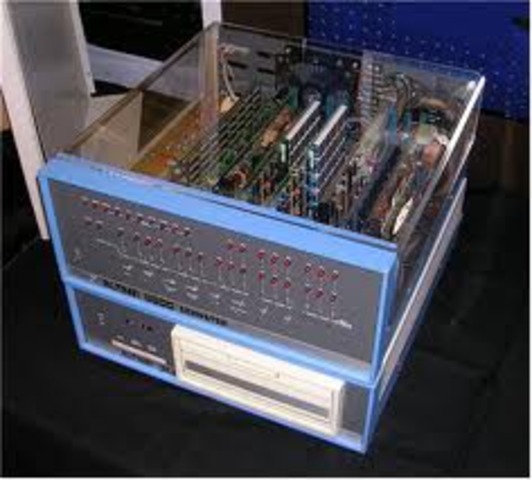 La Altair 8800 producida por Micro Instrumentation Telemetry Systems