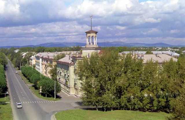 Поселок получил статус города с названием Озерск