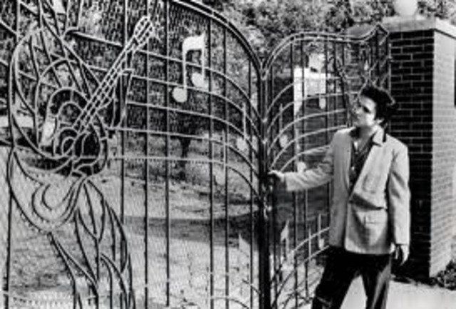 Elvis Buys Graceland