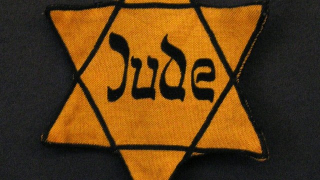 Juden müssen gelbe Sterne tragen